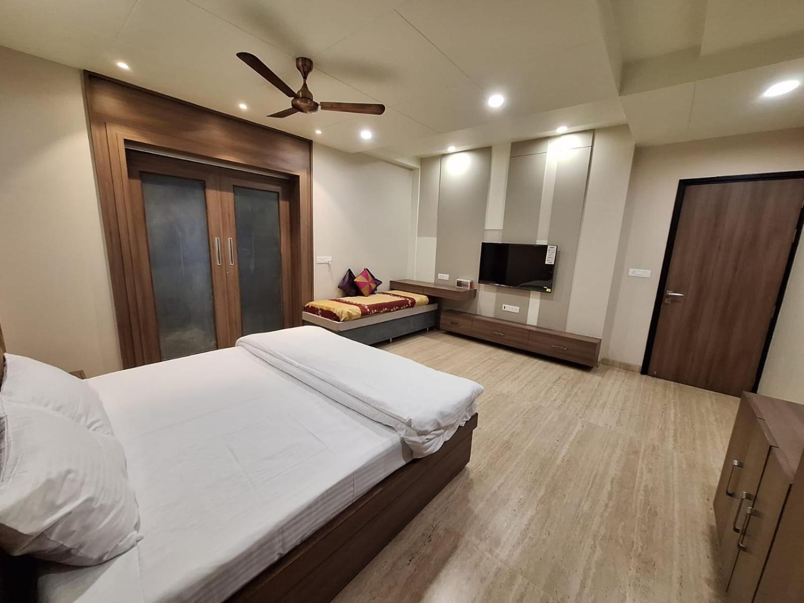 Maharani Benaras - Garden View 2bhk Furnished Flat Near Kashi Vishwanath Temple 2 Km * Varanasi