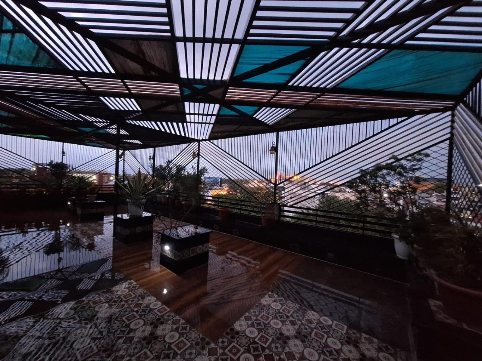 Maharani Benaras - Garden View 2bhk Furnished Flat Near Kashi Vishwanath Temple 2 Km Apartment