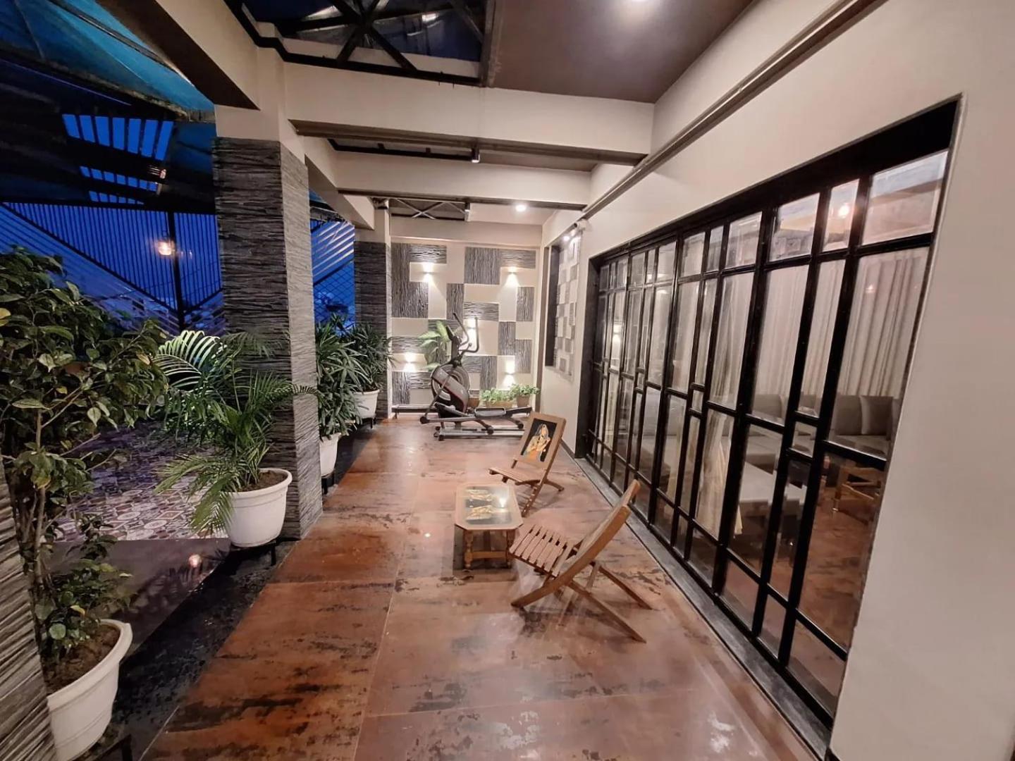 Maharani Benaras - Garden View 2bhk Furnished Flat Near Kashi Vishwanath Temple 2 Km *