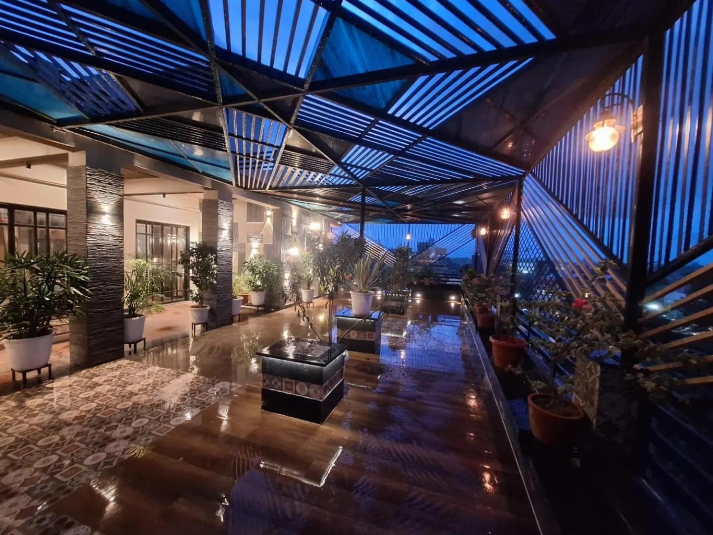 Apartment Maharani Benaras - Garden View 2bhk Furnished Flat Near Kashi Vishwanath Temple 2 Km *